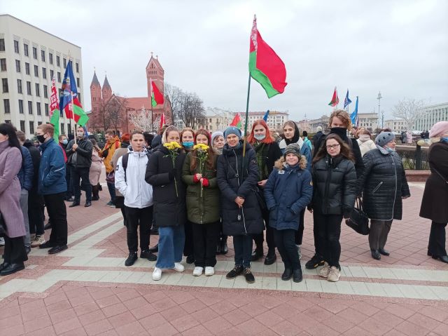 УЧАСТИЕ В ВОЗЛОЖЕНИИ ЦВЕТОВ К ПАМЯТНИКУ ЛЕНИНУ