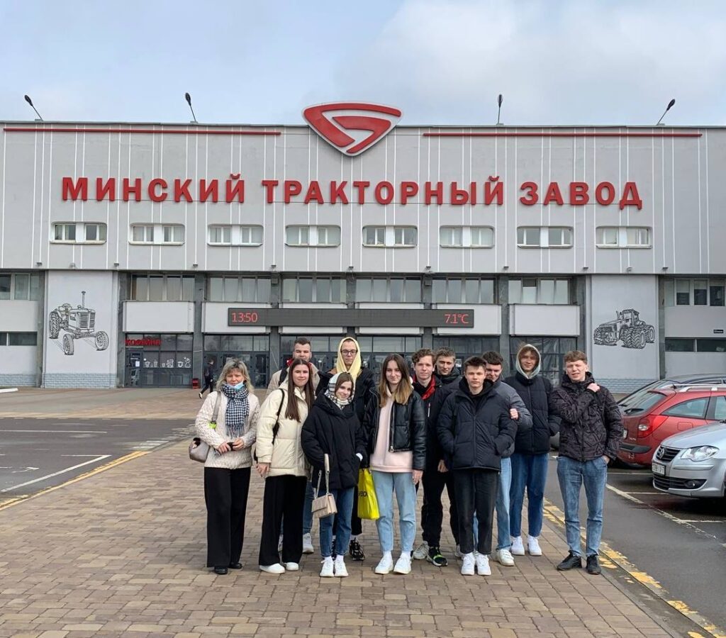 ЭКСКУРСИЯ НА ТРАКТОРНЫЙ ЗАВОД