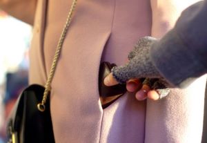 КАРМАННЫЕ КРАЖИ