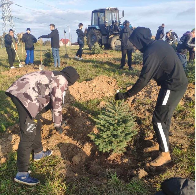 УЧАСТИЕ В СУББОТНИКЕ ПО БЛАГОУСТРОЙСТВУ ТЕРРИТОРИИ РАЙОНА