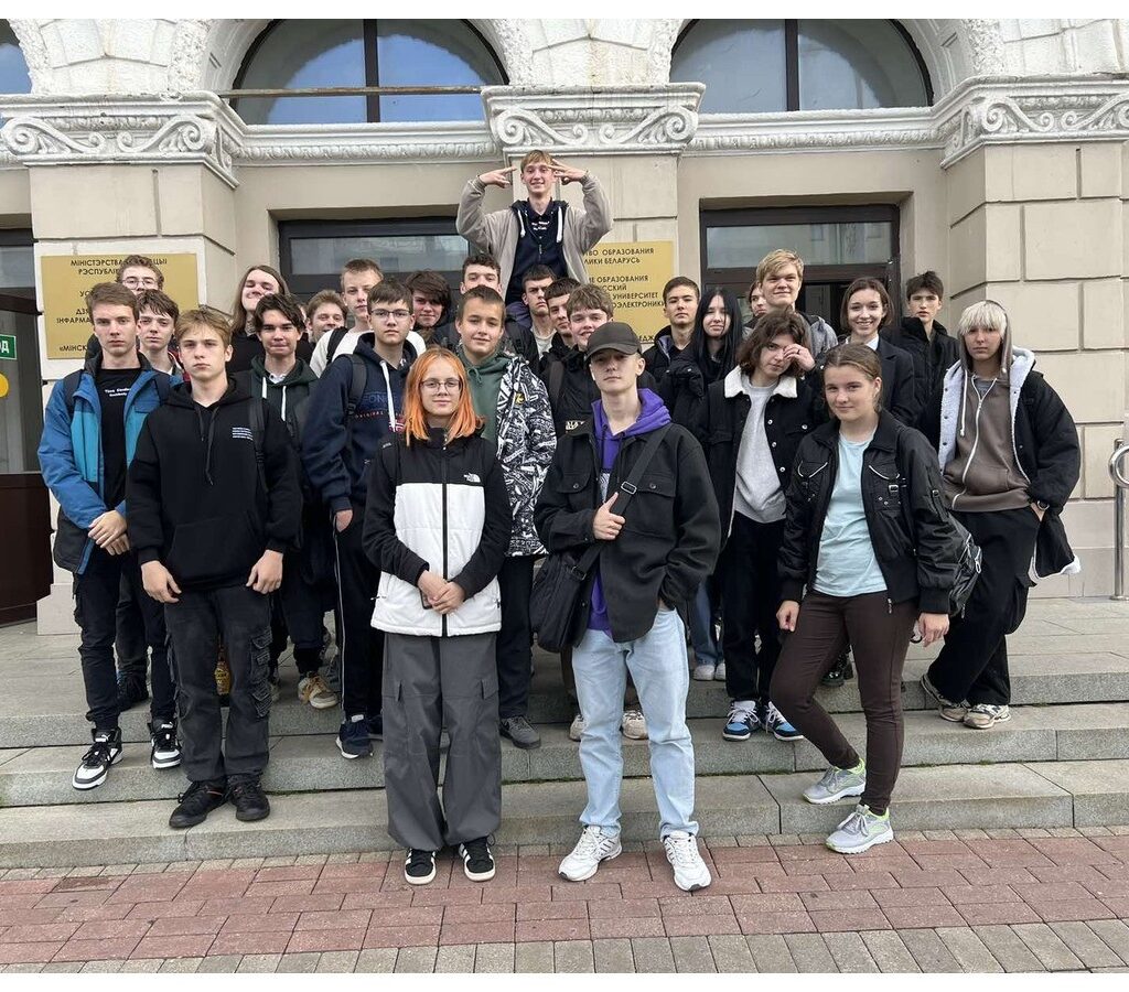 ПОСЕТИЛИ МУЗЕЙ РЕТРОКОМПЬЮТЕРОВ МИНСКОГО РАДИОТЕХНИЧЕСКОГО КОЛЛЕДЖА