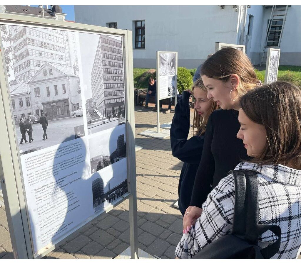 ПОСЕТИЛИ ХУДОЖЕСТВЕННУЮ ГАЛЕРЕЮ МИХАИЛА САВИЦКОГО ПОСЕТИЛИ ХУДОЖЕСТВЕННУЮ ГАЛЕРЕЮ МИХАИЛА САВИЦКОГО