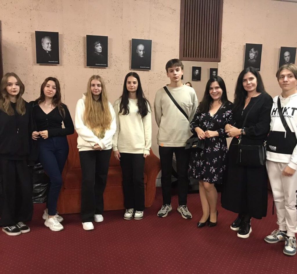 ТЕАТР — ЛУЧШЕЕ МЕСТО ДЛЯ ПРАВИЛЬНЫХ МЫСЛЕЙ ТЕАТР — ЛУЧШЕЕ МЕСТО ДЛЯ ПРАВИЛЬНЫХ МЫСЛЕЙ