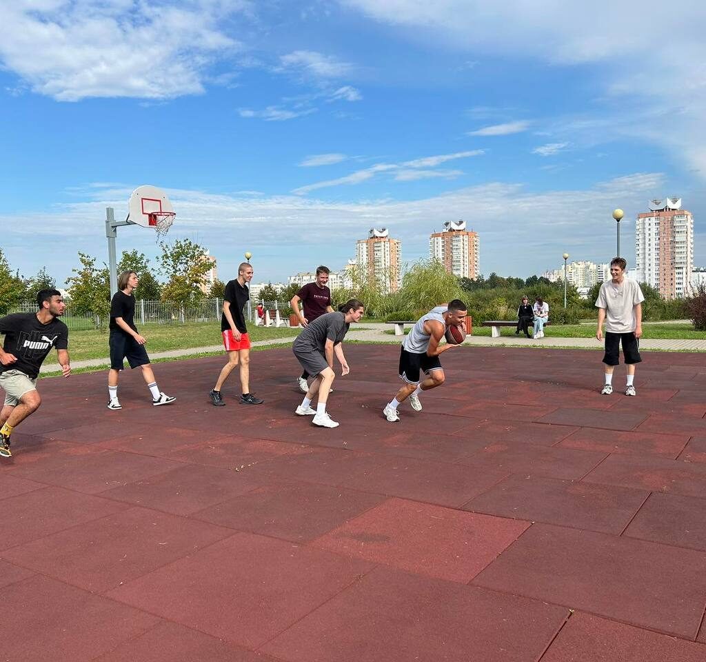 ТОВАРИЩЕСКИЕ МАТЧИ ПО ИГРОВЫМ ВИДАМ СПОРТА В РАМКАХ НЕДЕЛИ СПОРТА И ЗДОРОВЬЯ