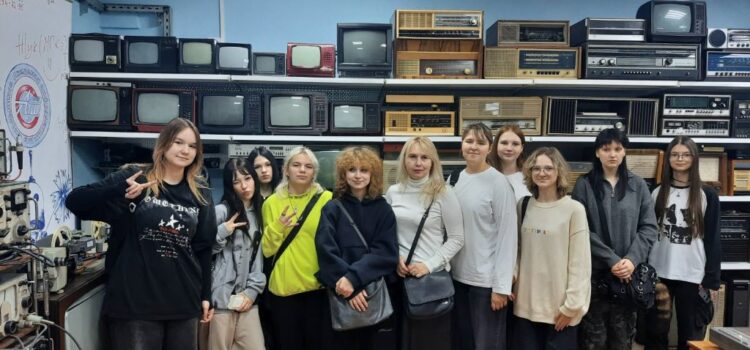 ЭКСКУРСИЯ В МУЗЕЙ «РАДИОНОСТАЛЬГИЯ» В ИНСТИТУТЕ ИНФОРМАЦИОННЫХ ТЕХНОЛОГИЙ БГУИР ЭКСКУРСИЯ В МУЗЕЙ «РАДИОНОСТАЛЬГИЯ» В ИНСТИТУТЕ ИНФОРМАЦИОННЫХ ТЕХНОЛОГИЙ БГУИР