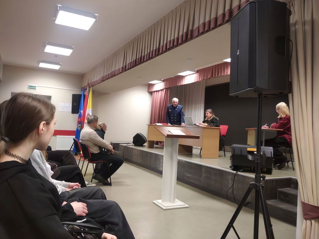 Профилактика в действии: судебное заседание в актовом зале колледжа