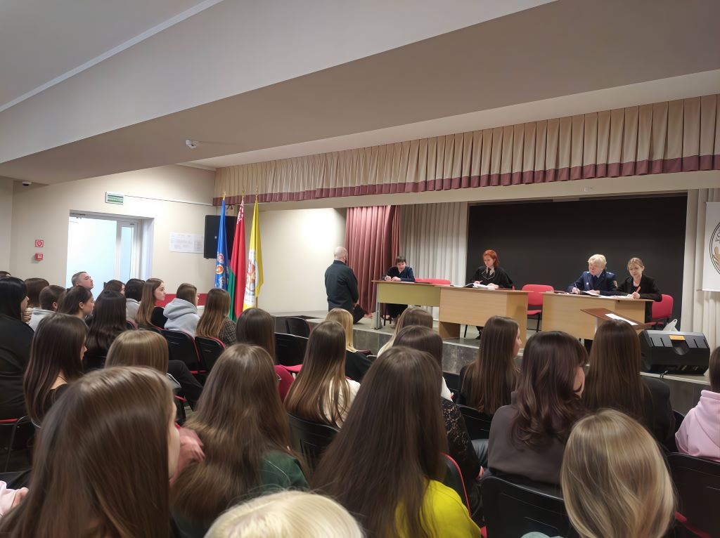 Судебный процесс как урок права: открытое заседание суда Фрунзенского района в стенах колледжа