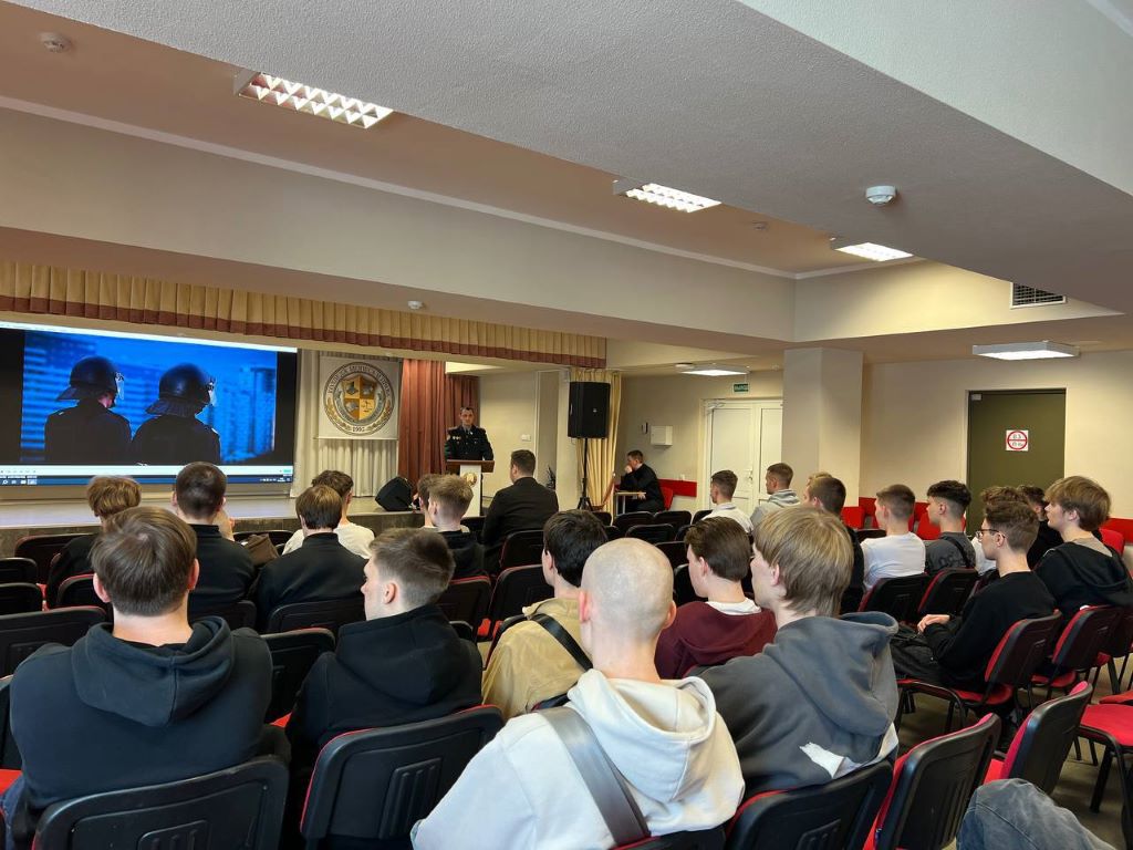 На страже дипломатии: выпускники колледжа познакомились со спецификой службы в Департаменте охраны