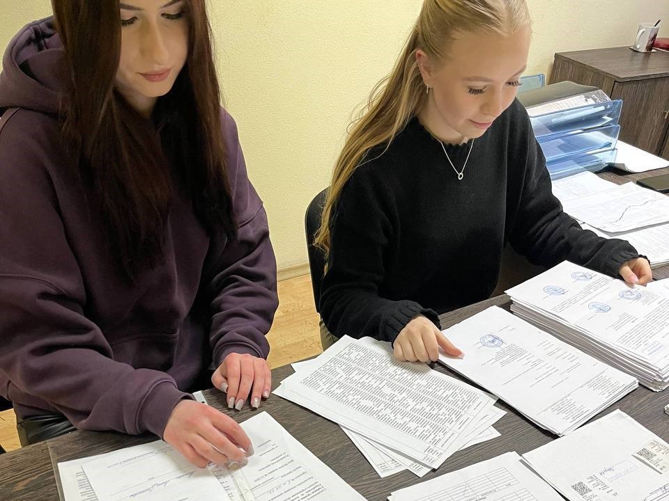 Будущие операционные логисты  проходят практику в транспортных компаниях