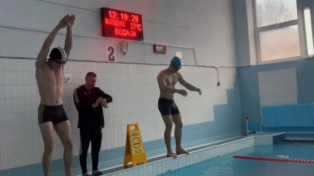 Скорость, драйв и брызги: в колледже определили лучших пловцов