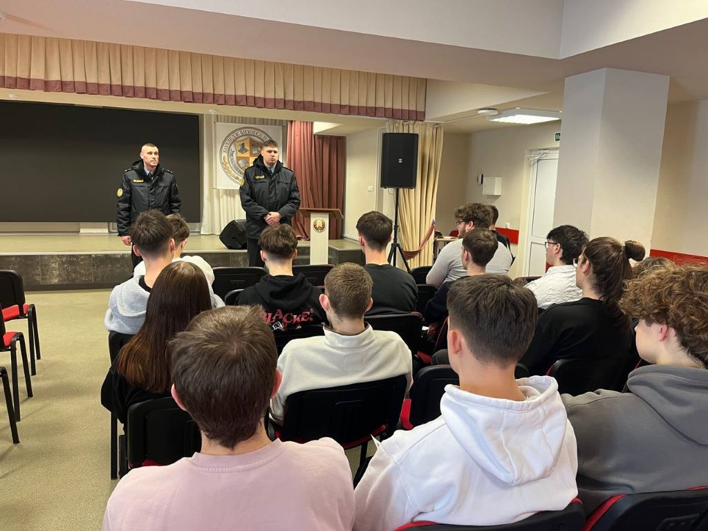 Встреча сотрудника Департамента охраны с учащимися выпускных групп отделения информационных технологий