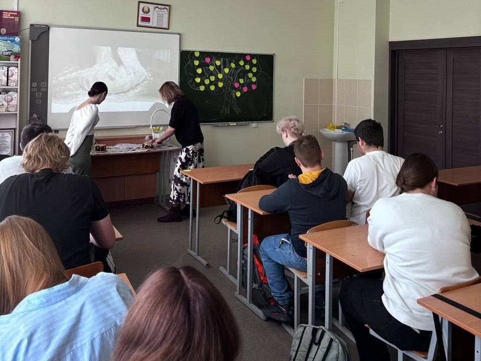 В колледже прошел открытый кураторский час «Пасха: традиции, которые хранят женские руки»