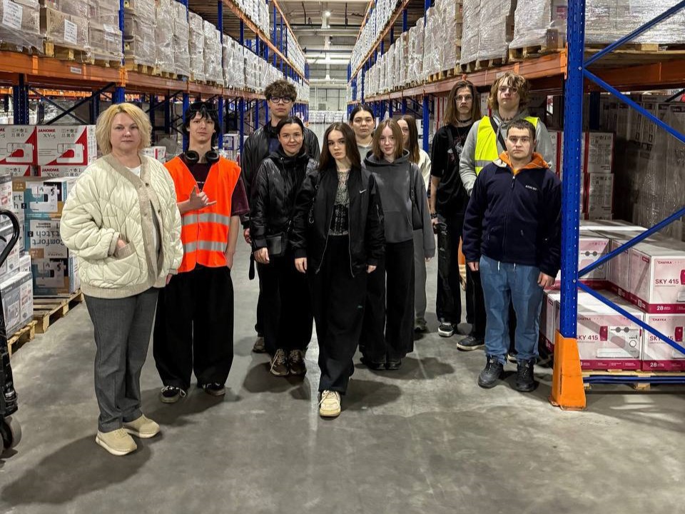 Практико-ориентированное обучение: учащиеся группы К-391 посетили ТЛЦ «Озерцо-логистик»