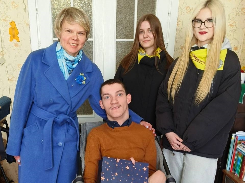 Волонтеры отряда «Доброе сердце КБП» поздравили семьи с началом Пасхальной недели