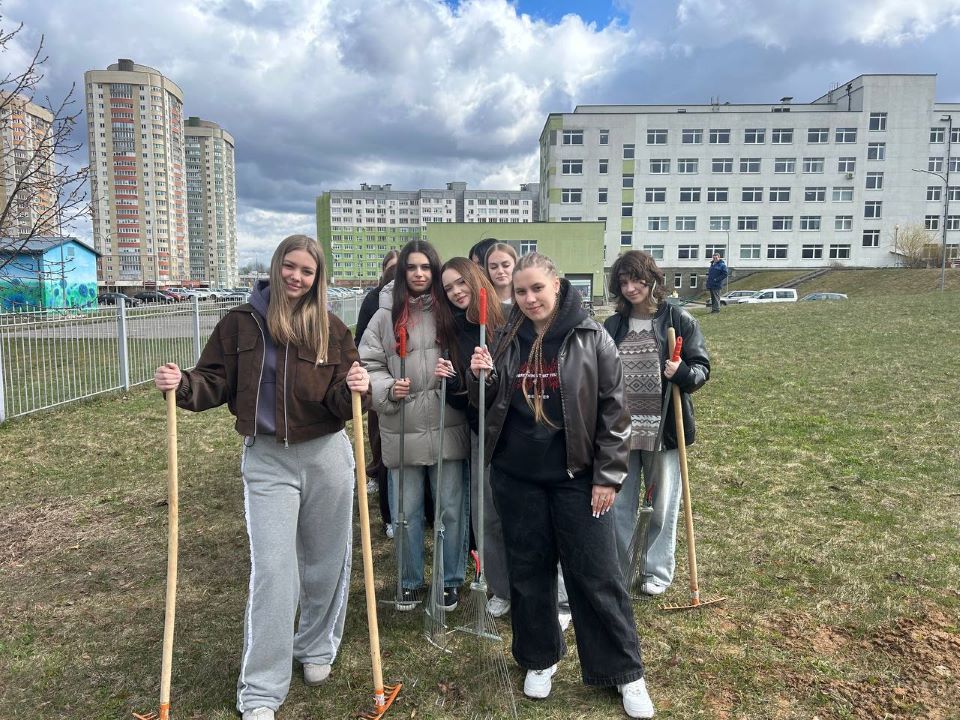 «Марафон чистоты»: учащиеся колледжа приняли участие в благоустройстве города