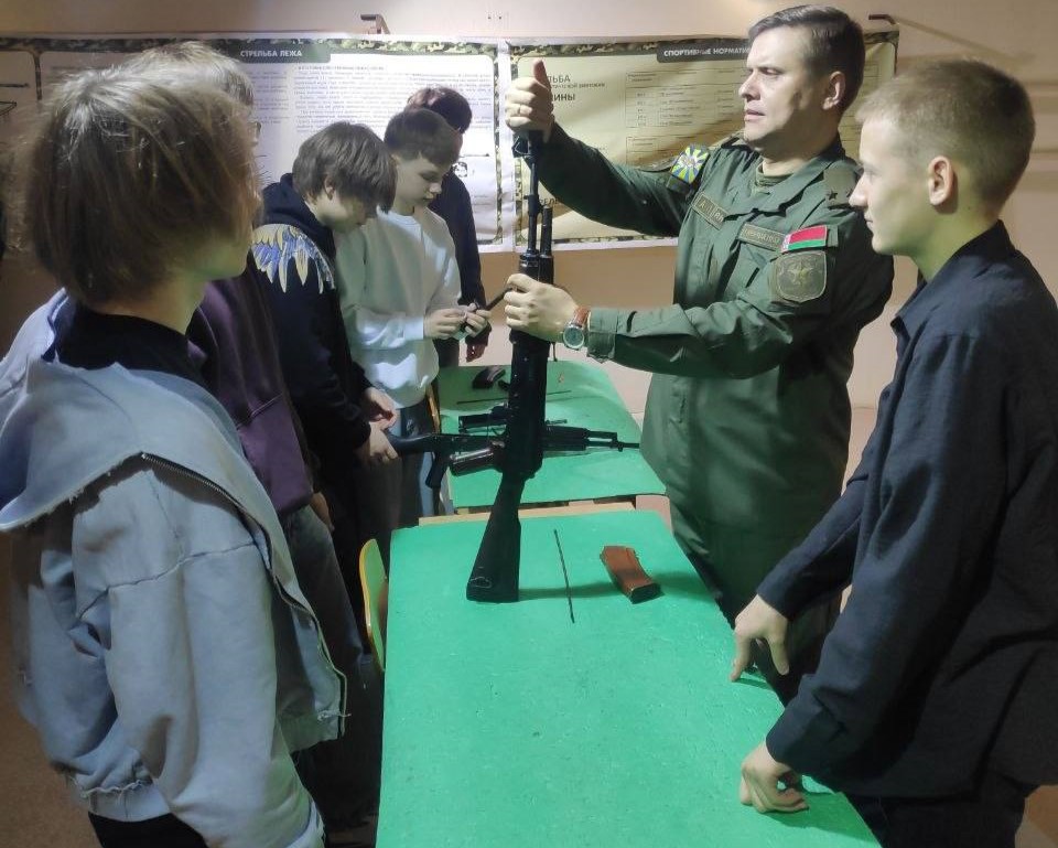 Огневая подготовка и основы армейского мастерства: занятия учащихся КБиП в стрелковом тире