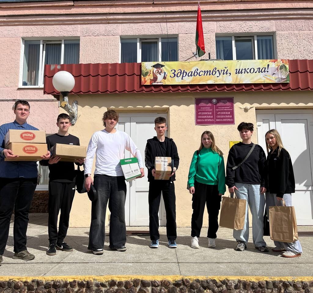 Волонтерство и инклюзия: учащиеся колледжа посетили ГУО «Руденская специальная школа-интернат»