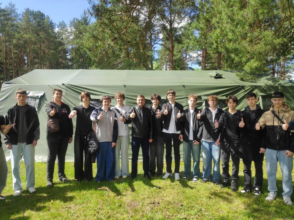 Учащиеся первого курса проходят учебно-полевые сборы по допризывной подготовке Учащиеся первого курса проходят учебно-полевые сборы по допризывной подготовке