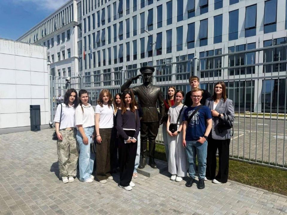 Погружение в профессию: будущие юристы колледжа посетили ультрасовременный музей ГУВД Мингорисполкома Погружение в профессию: будущие юристы колледжа посетили ультрасовременный музей ГУВД Мингорисполкома